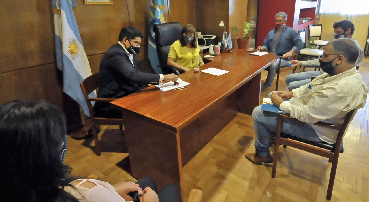 El Gobierno y los gremios docentes y auxiliares aprobaron el protocolo que se instrumentará para el comienzo de clases en Chubut