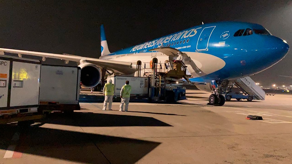 Llegó al país el vuelo de Aerolíneas Argentinas con 904.000 vacunas Sinopharm desde China