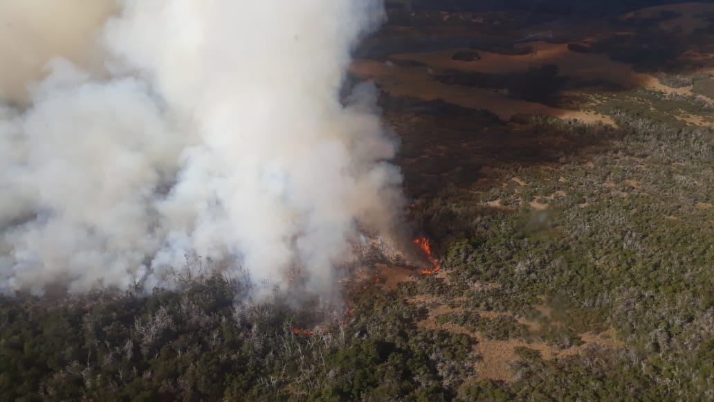 Chubut combate dos incendios en Atilio Viglione y Corcovado en zonas de complejo acceso y Provincia hará una denuncia penal porque detectó que fue intencional