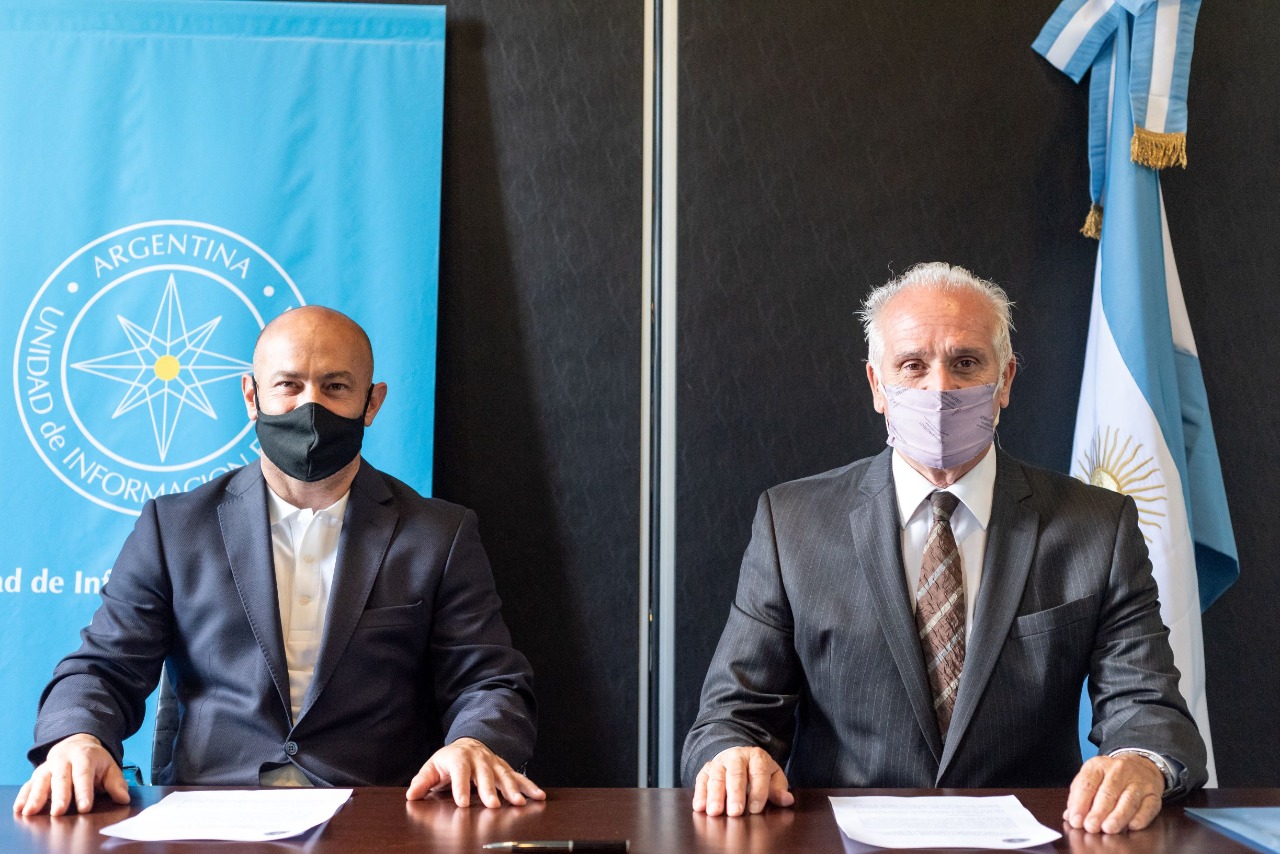 Massoni firmó con la UIF un convenio para prevenir el lavado de activos, financiación del terrorismo y el narcotráfico en la Patagonia