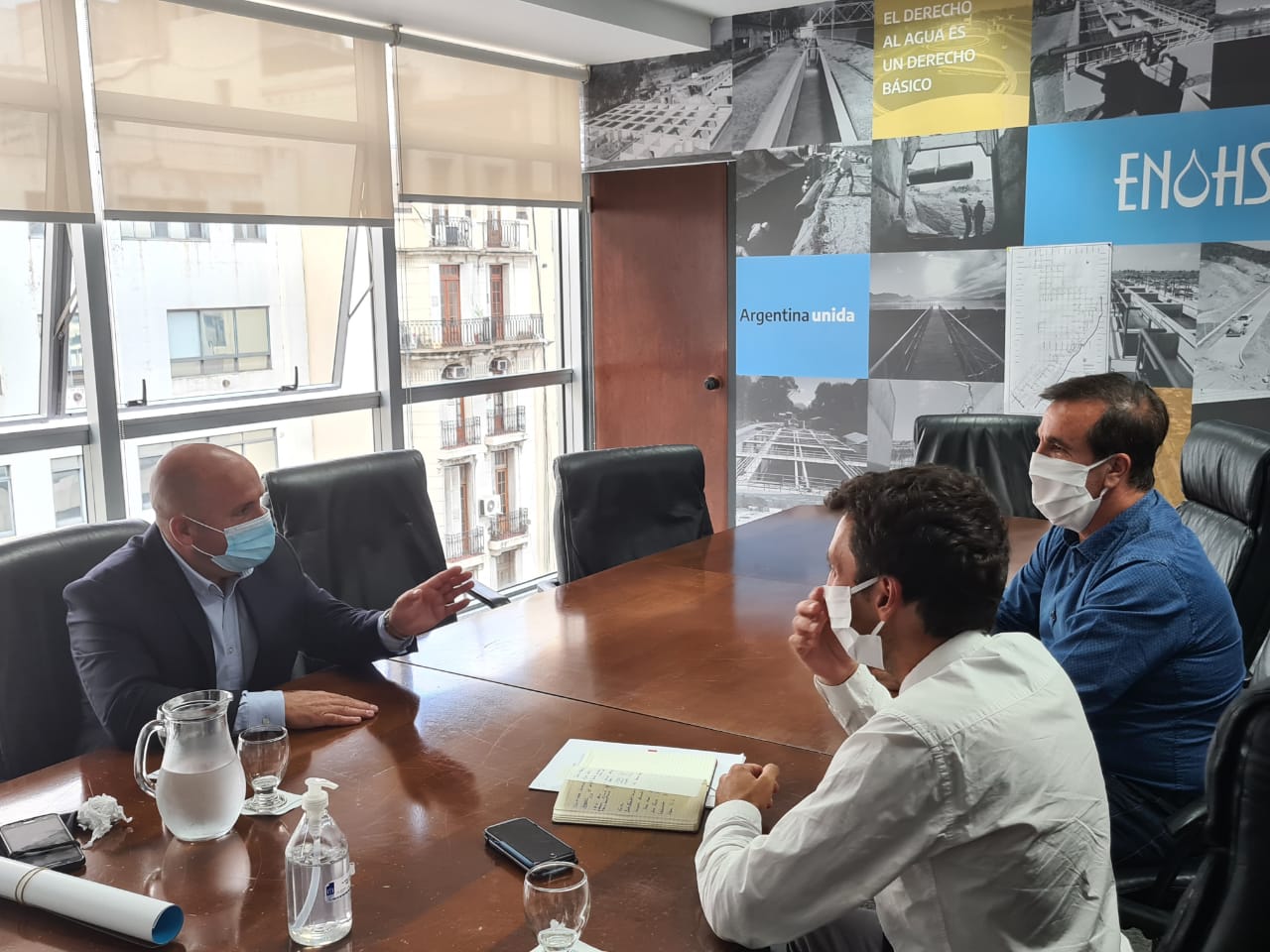 Sastre gestiona obras hídricas para distintos puntos de la ciudad con autoridades nacionales