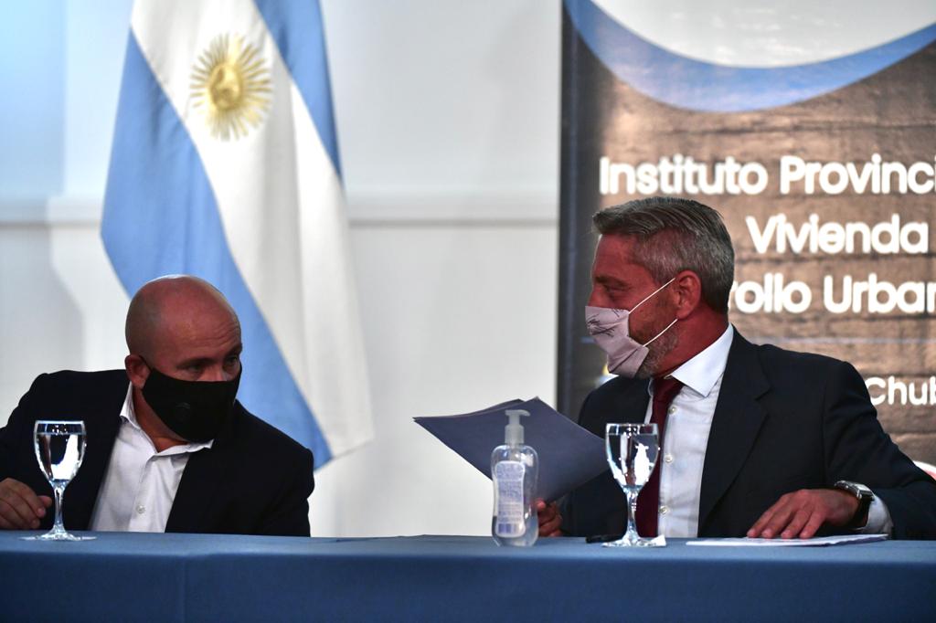 Sastre anunció la construcción de 43 viviendas para Madryn