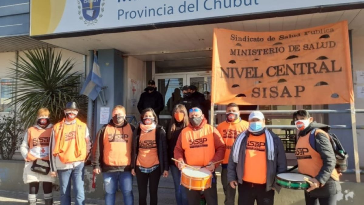 El gremio de Salud extiende el paro en Chubut ante la incertidumbre sobre el cobro de sueldos atrasados