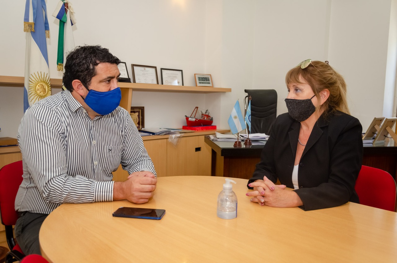 Larrauri pidió al Banco Macro apoyo para los guardavidas de cara a la próxima temporada