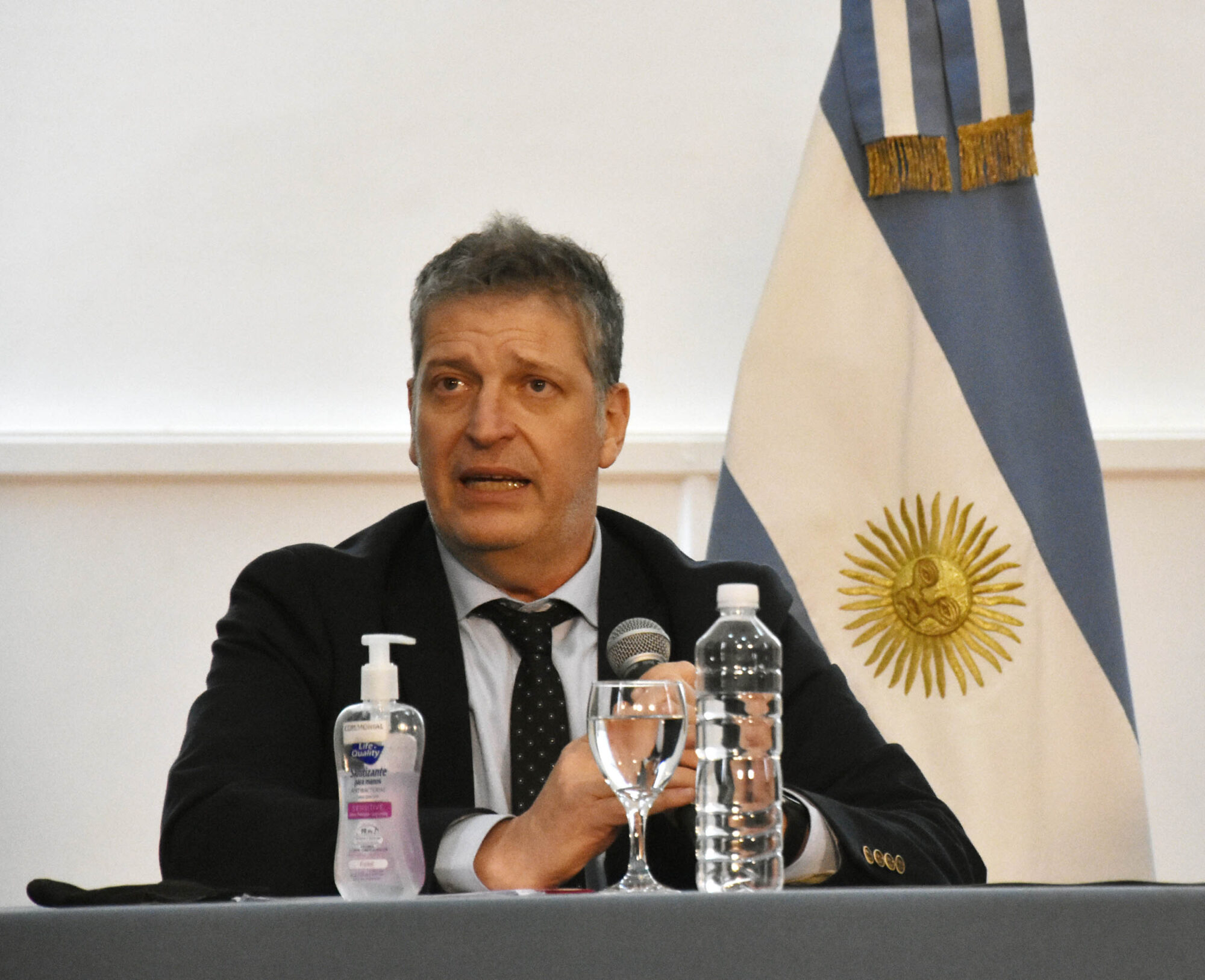 Alvaredo pidió disculpas públicas y dijo que en la Asamblea del 28 de abril se trataría el reemplazo en la presidencia del Banco del Chubut