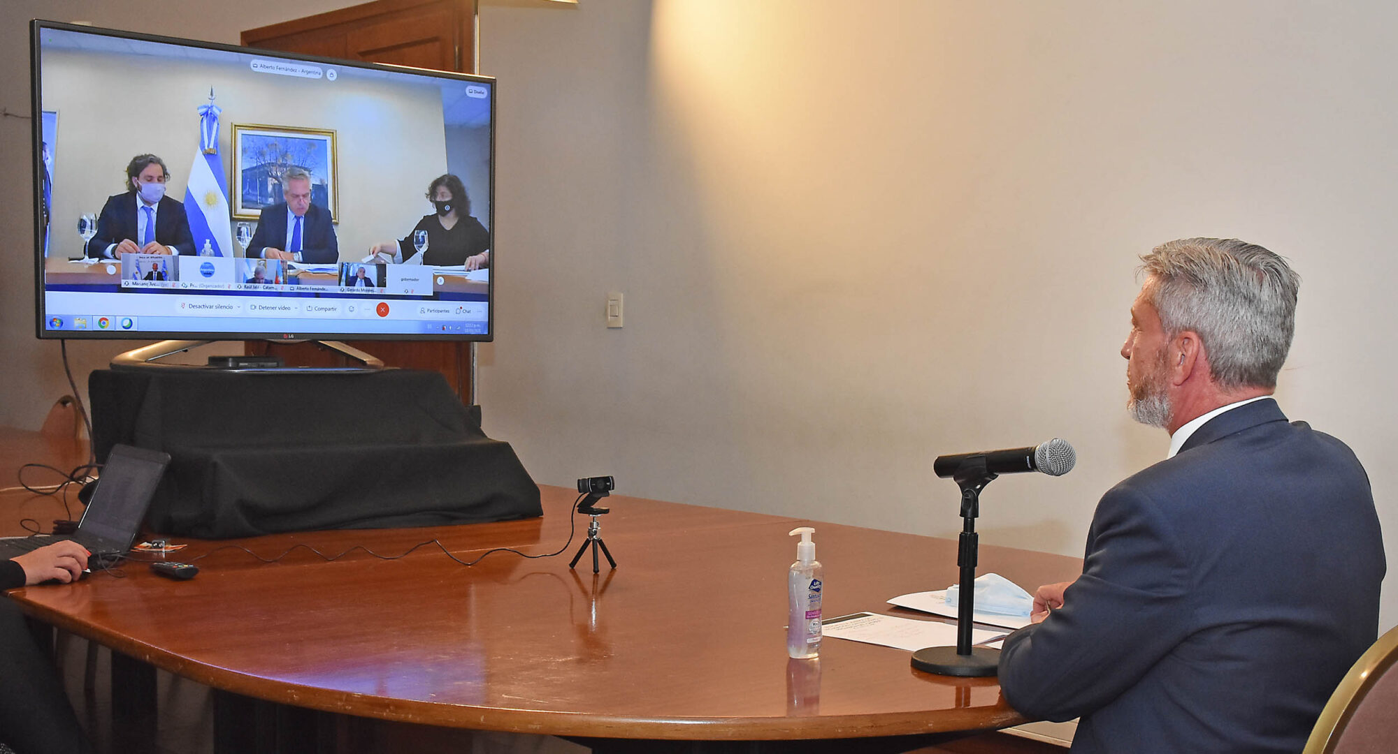 Alberto Fernández con Arcioni y el resto de los gobernadores analizan la situación sanitaria y la vacunación en cada provincia