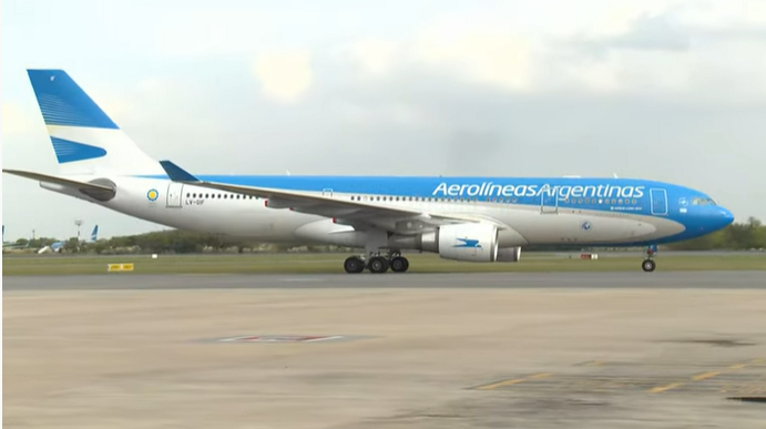 Llegó el vuelo de Aerolíneas Argentinas proveniente de Moscú con más vacunas contra el coronavirus