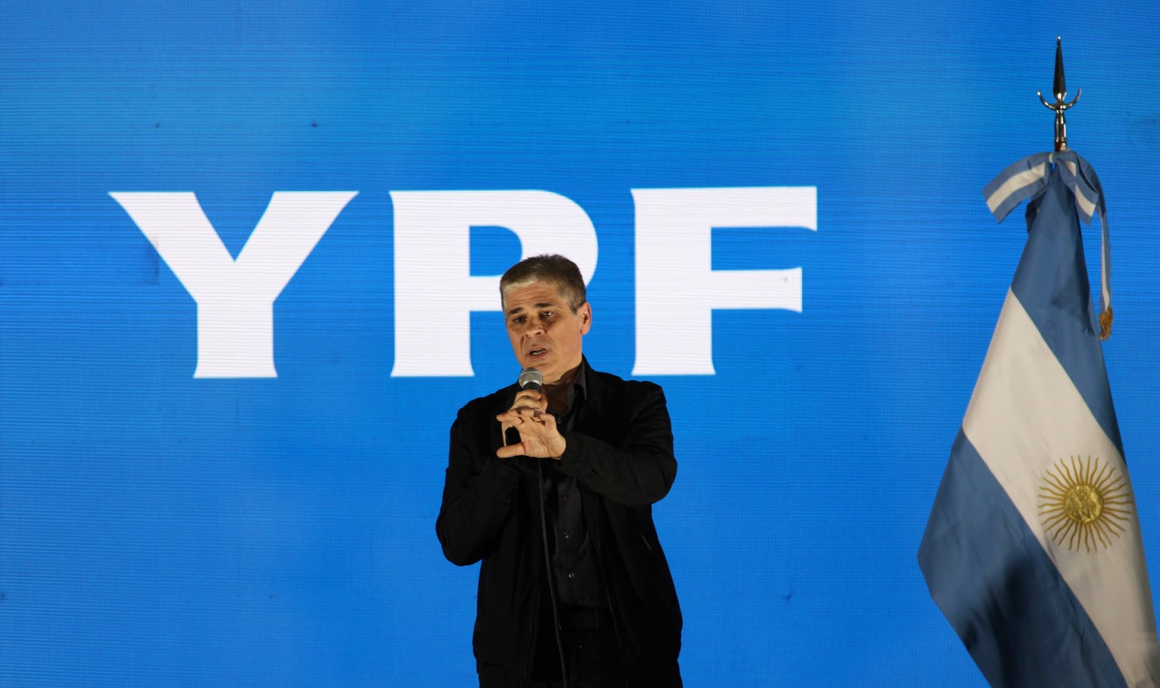 YPF lidera la actividad en Santa Cruz con más de 300 millones de dólares de inversión y 30 equipos de torre