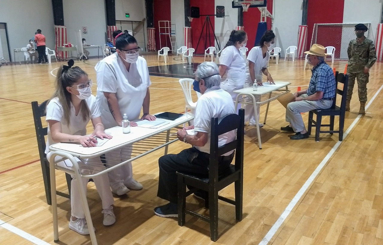 Covid-19: Salud arrancó con el plan de vacunación en Esquel