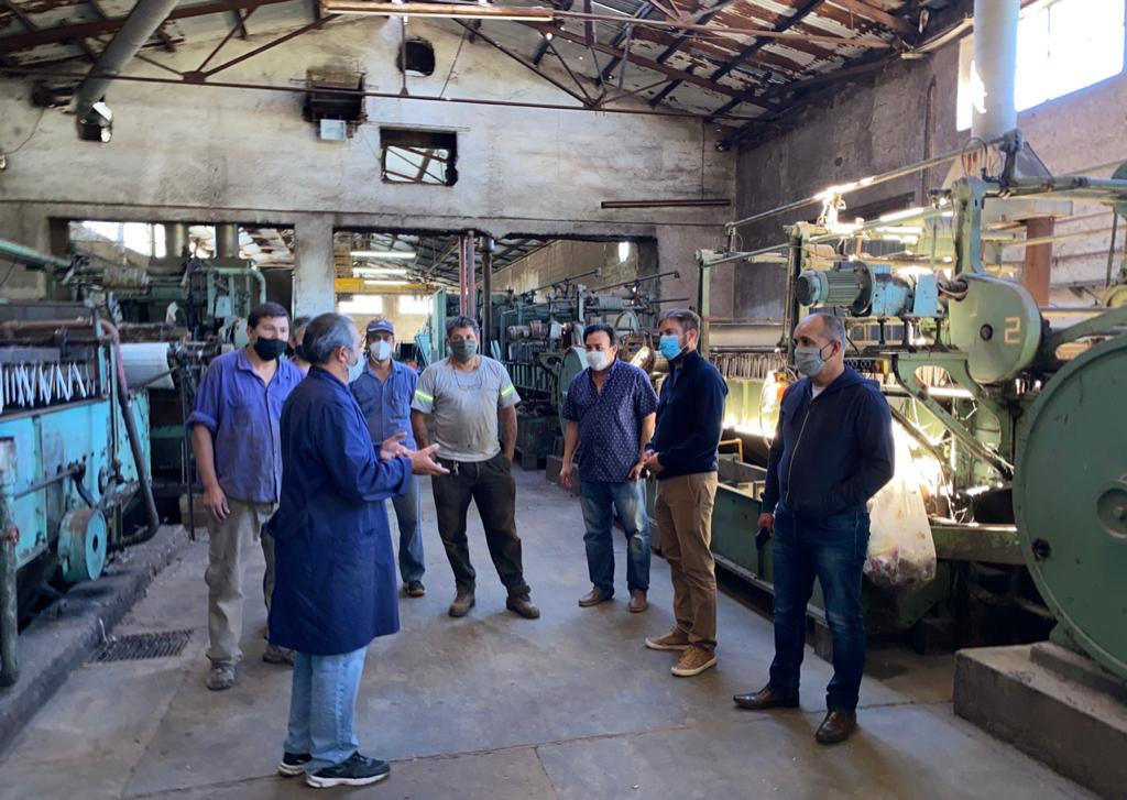Cáceres y Espinosa se reunieron con trabajadores de la ex Lanera Austral y presentaron un proyecto para preservar las fuentes de trabajo
