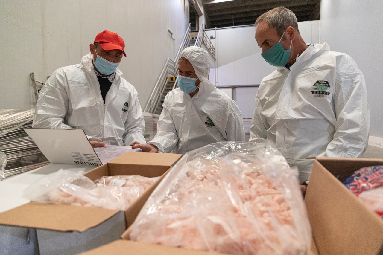 Luque visitó una empresa pesquera y apuesta al desarrollo de una planta en Caleta Córdova