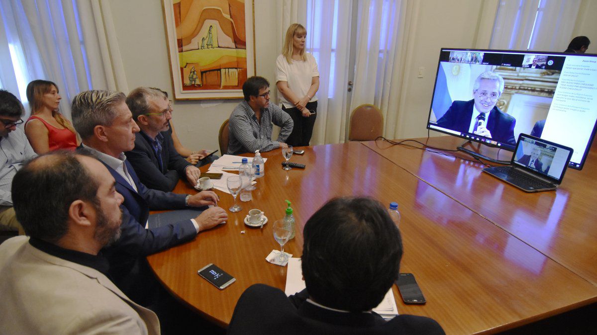 Tras viaje de Arcioni a Buenos Aires, hoy habrá una reunión de gabinete clave para definir el futuro de Massoni