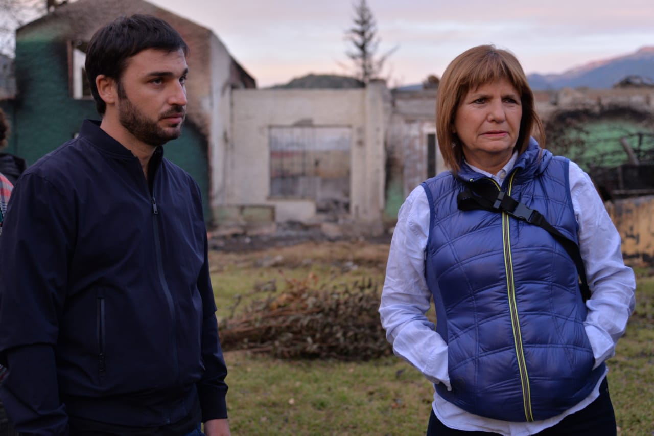 Bullrich con Torres en la Cordillera: “El Gobierno nacional quiso politizar el incendio, pero nuestra prioridad son los vecinos de la Comarca”