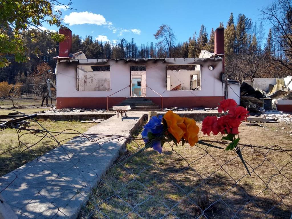 Incendios en la Cordillera: El Gobierno ya relevó que hay 178 familias afectadas por el fuego en Lago Puelo