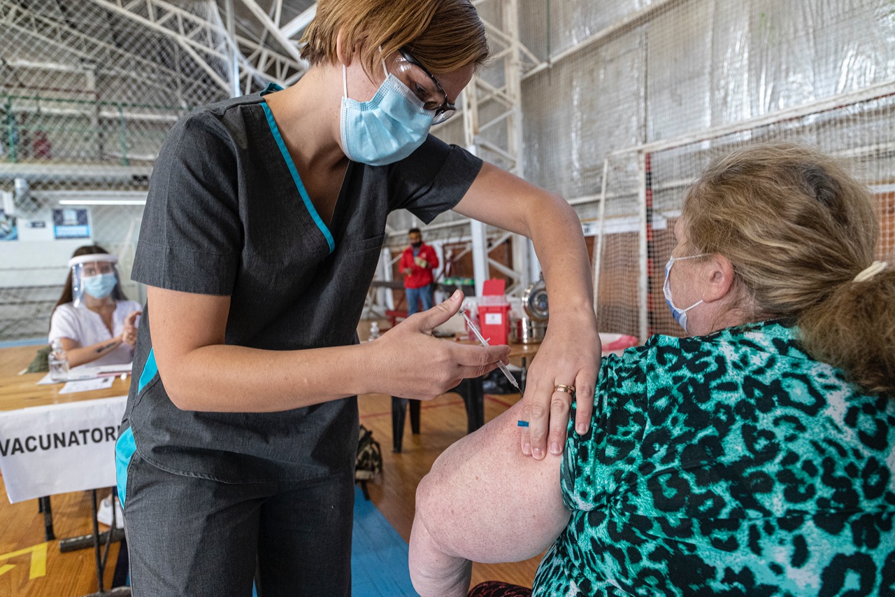 Comodoro Rivadavia prevé aplicar más de 1.000 vacunas de la segunda dosis contra el coronavirus a adultos mayores