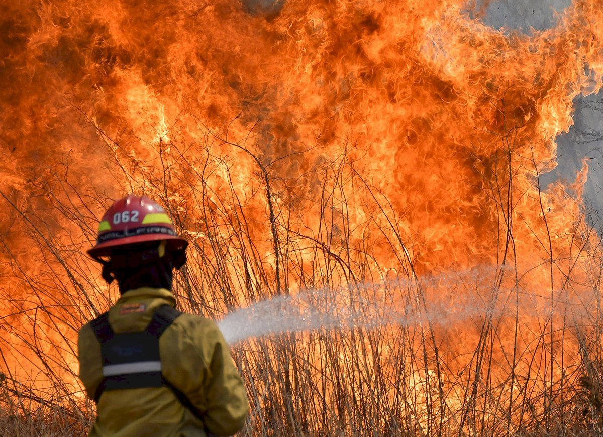 Chubut, Río Negro y Santa Cruz mantienen focos activos de incendios forestales
