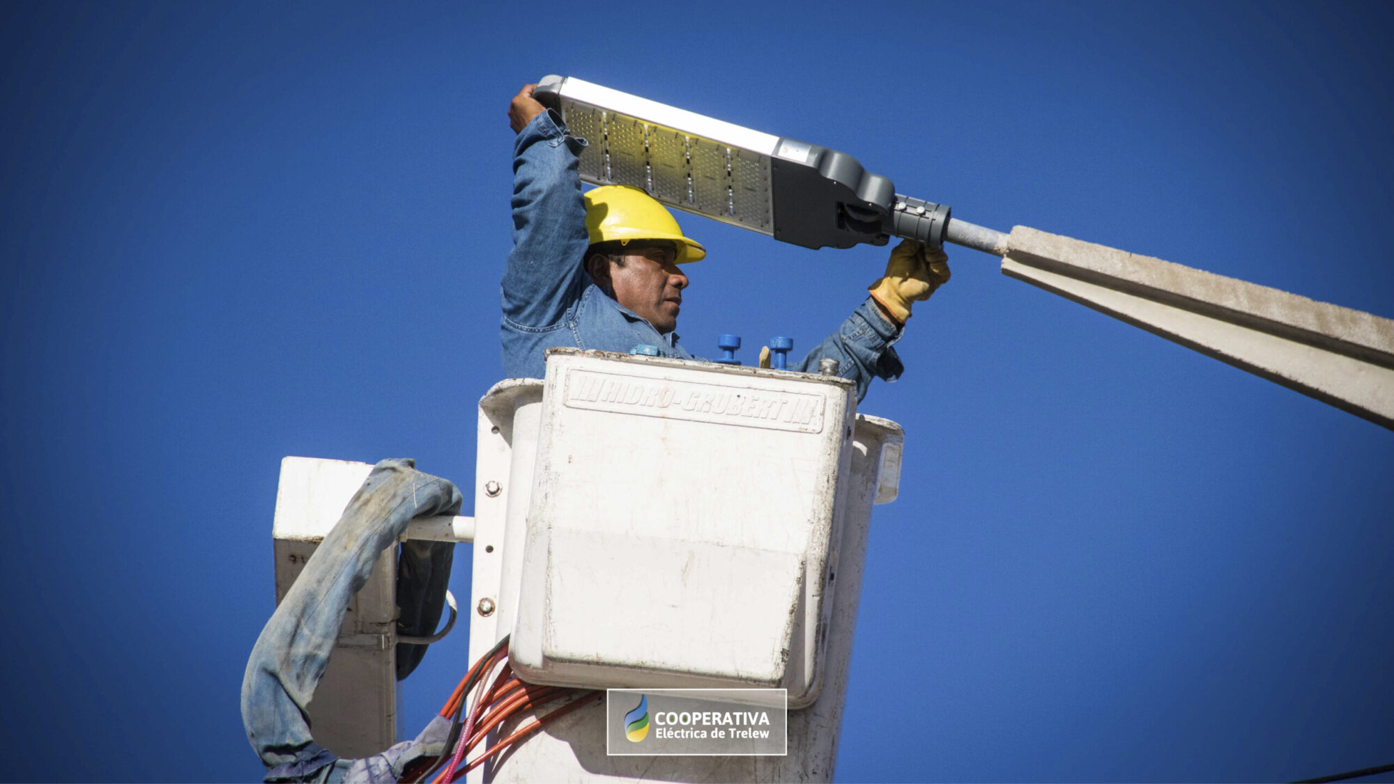 Avanza la instalación de luminarias led en distintos sectores de Trelew