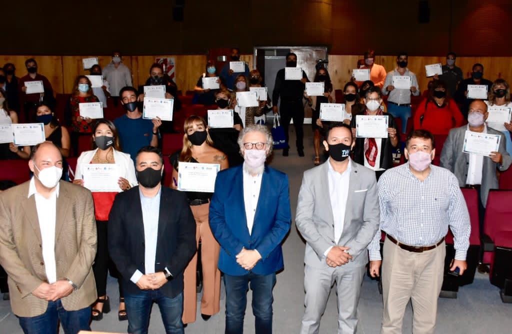 Maderna junto al senador Luenzo participaron de la entrega de certificados del Diplomado en Políticas Públicas