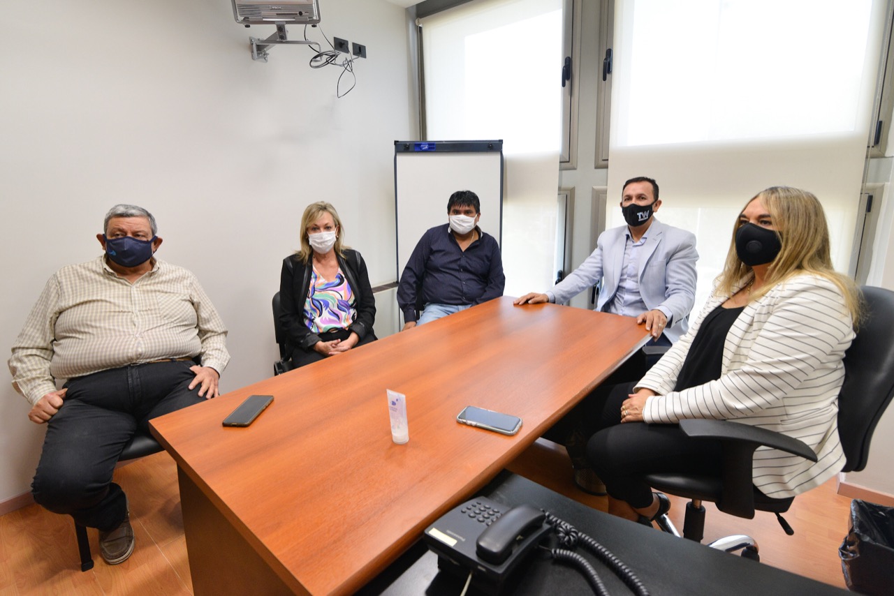 Maderna se reunió con los diputados de su espacio y Rossana Artero y se conformó el bloque “Chubut Unido”