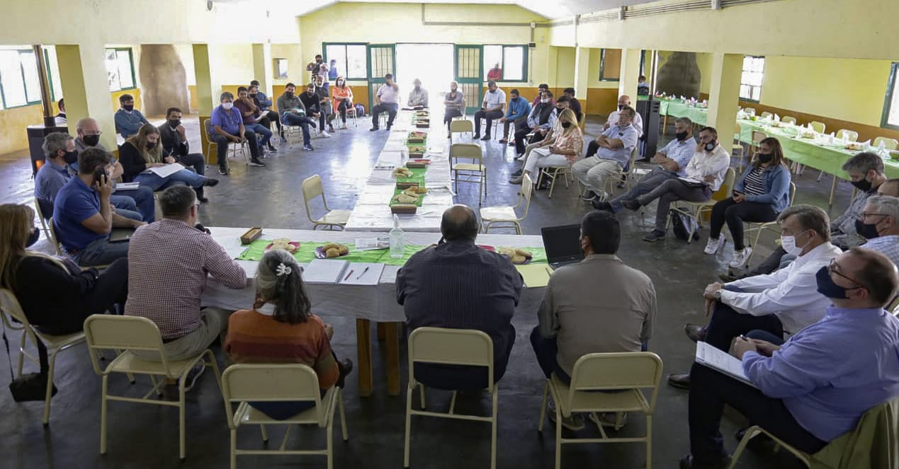 El Gabinete Provincial participó en una jornada de trabajo con jefes comunales en Atilio Viglione donde se analizaron diversas problemáticas