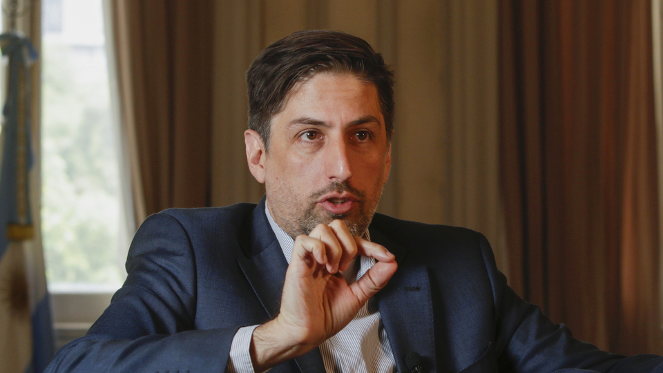 Trotta celebró el inicio de la campaña de vacunación a los docentes en todo el país