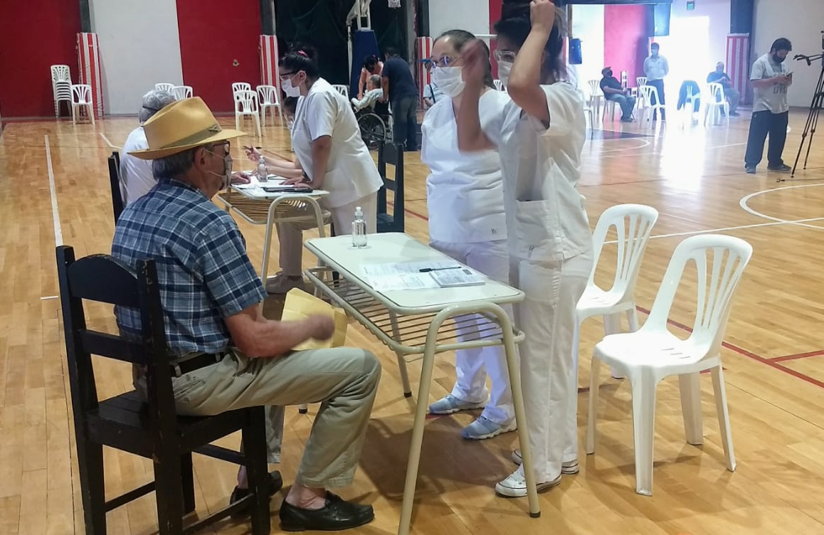 Chubut: Ya se vacunaron 14.000 personas de los grupos priorizados contra el coronavirus y hay más de 75.000 inscriptos para recibir las dosis