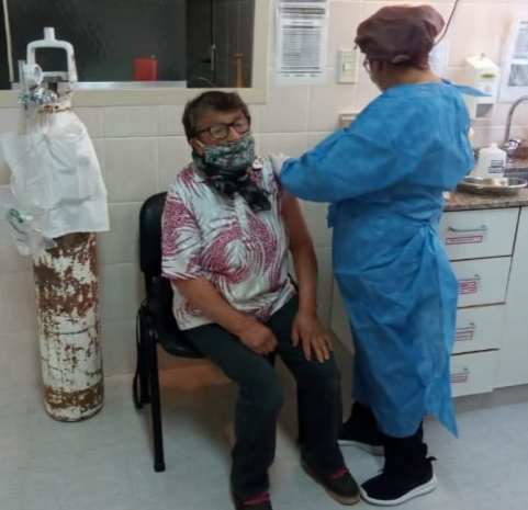 El plan de vacunación contra el coronavirus ya alcanzó a 14 localidades de la zona cordillerana a través de las dosis de Covishield y Sinopharm