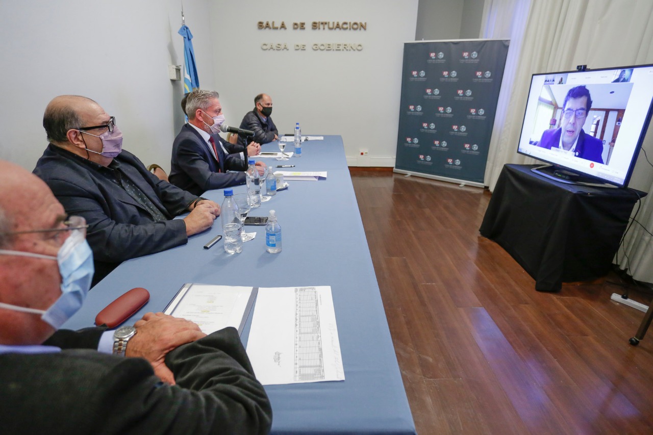 Provincia presentó líneas de créditos por hasta $ 8 millones para productores y prestadores turísticos afectados por los incendios en la Comarca Andina