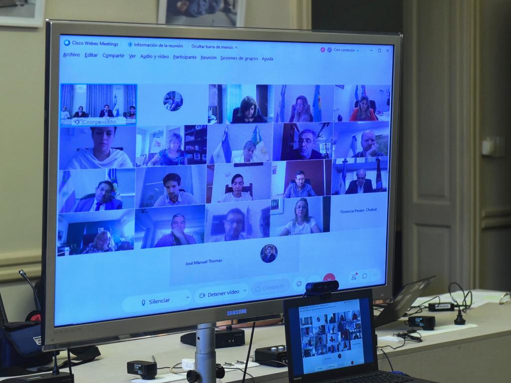 Perata participó de un encuentro con todos sus pares del país y ratificaron el compromiso de priorizar la apertura de escuelas y sostener las clases presenciales