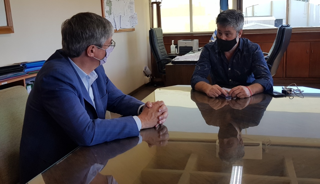 Ongarato y Provincia avanzan para construir una nueva planta cloacal, obras de gas, cordones cuneta y mejoras habitacionales