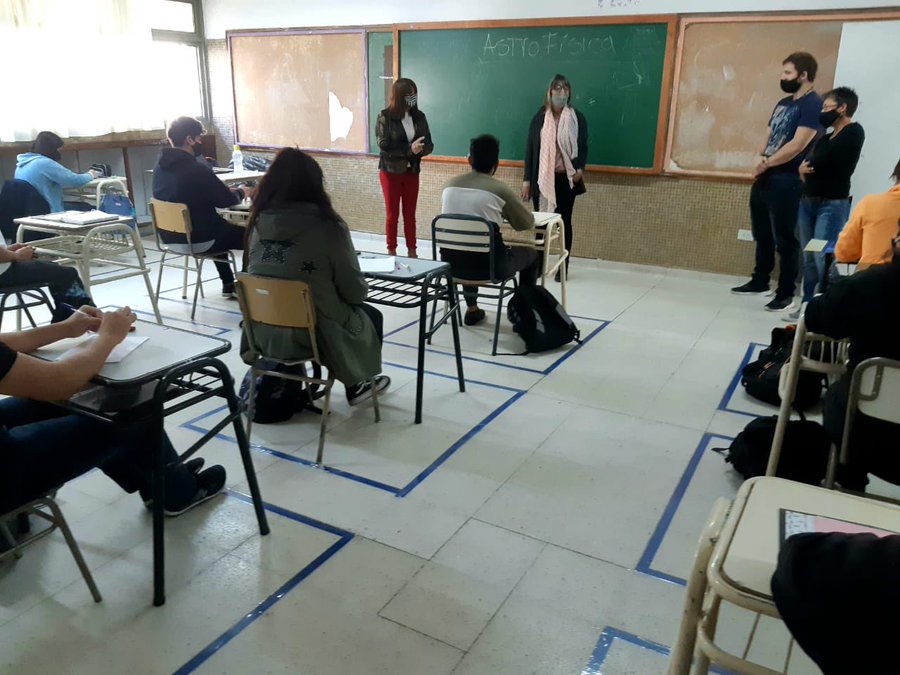 Florencia Perata recorrió escuelas en Trelew para conocer la implementación de las burbujas