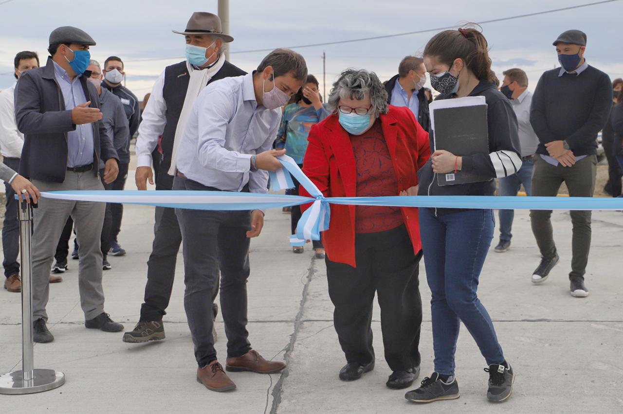 Luque continúa inaugurando obras de pavimento en Comodoro Rivadavia