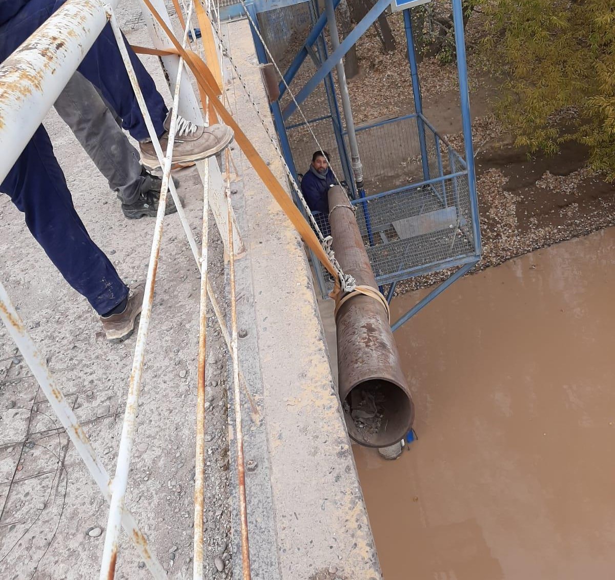 El Gobierno provincial potabilizó el agua en Las Plumas ante la turbiedad del Río Chubut