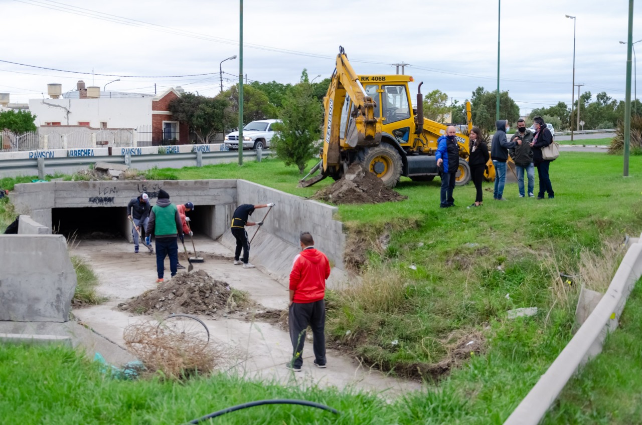 El municipio de Rawson, previo a la lluvia, realizó limpieza de pluviales