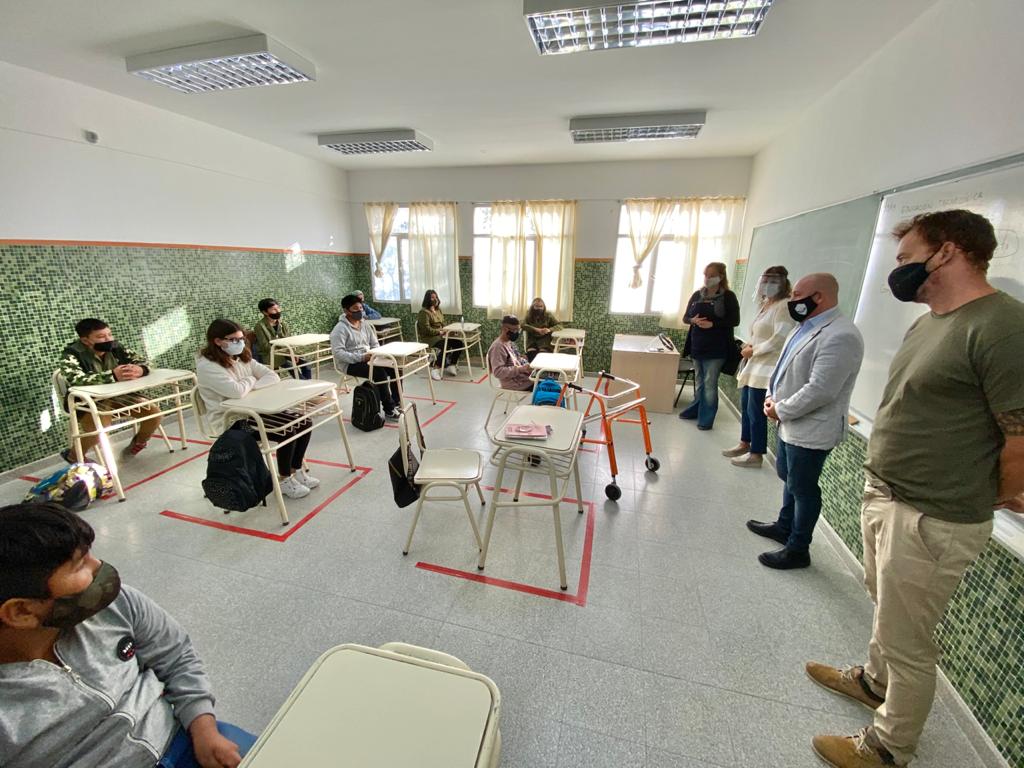 Sastre anunció que quienes egresen de la Escuela de Pesca recibirán distintas capacitaciones extracurriculares