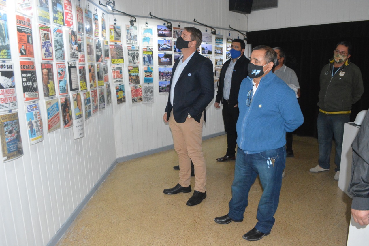 Homenaje a los héroes en Rawson: Muestra fotográfica, vigilia y documental para recibir el Día del Veterano y los Caídos en la Guerra de Malvinas