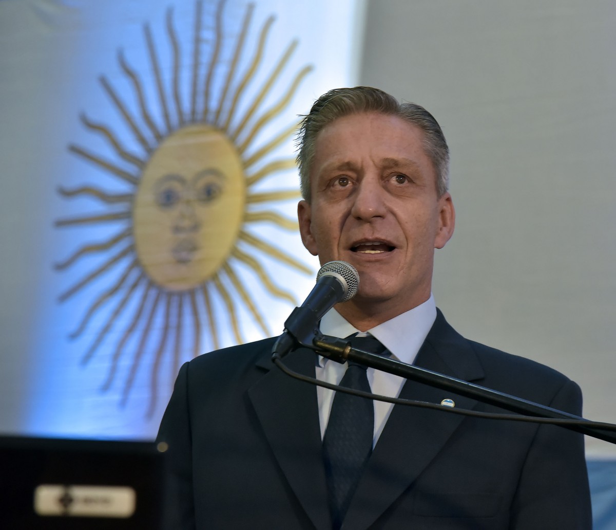 El gobernador destacó que “se bajó un 20% el gasto público y un 30% los cargos de la planta política”