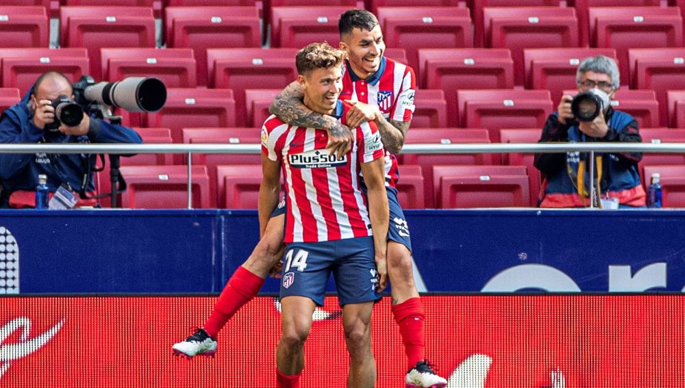 El Atlético de Madrid de Simeone goleó a Eibar y sigue como único puntero de la Liga Española