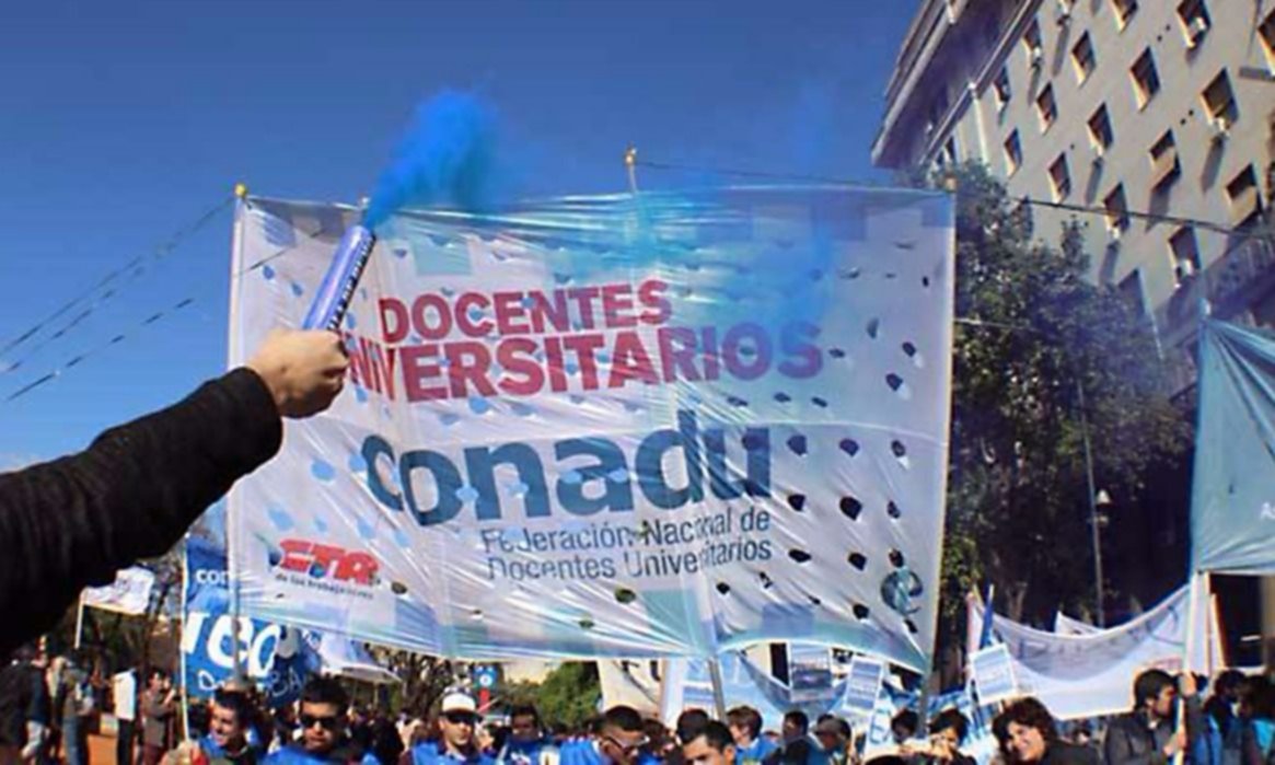 Docentes de universidades nacionales paran por 48 horas en reclamo de mejoras salariales