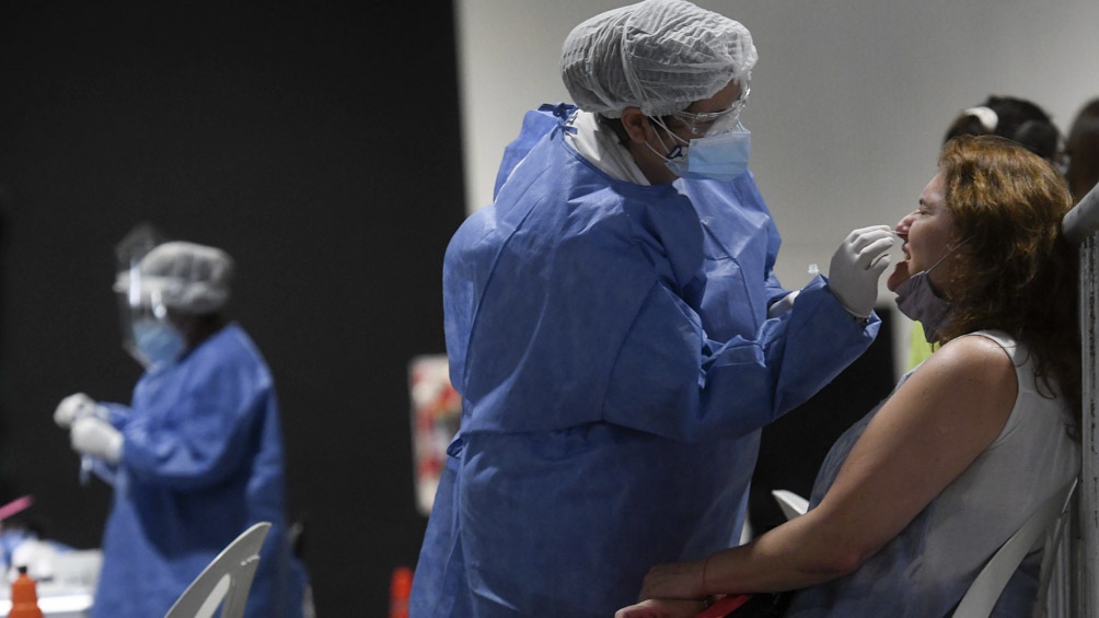 Nuevo récord de casos de coronavirus en Argentina: confirmaron 27.001 nuevos contagios y 217 muertes en las últimas 24 horas