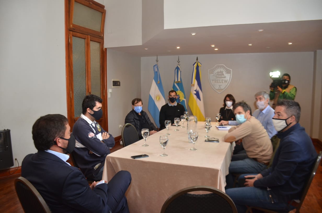 El madernismo recibió a empresarios pesqueros que buscan intermediación con provincia porque los obligan a depositar residuos en Puerto Madryn