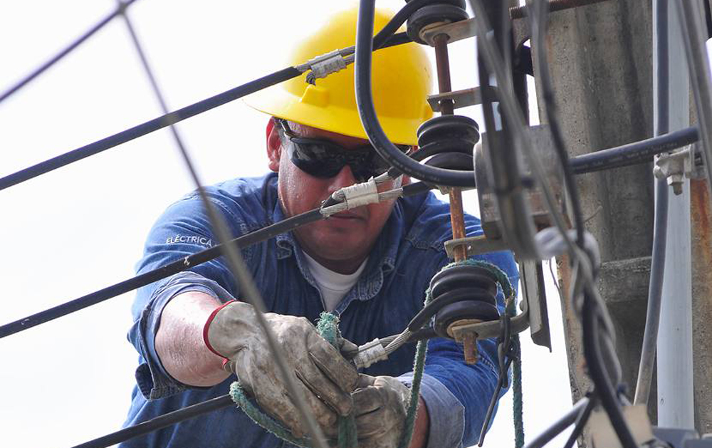 La Federación Argentina de Trabajadores de Luz y Fuerza y empresas acordaron una mejora salarial del 29,5% en 5 tramos y se levantó el alerta