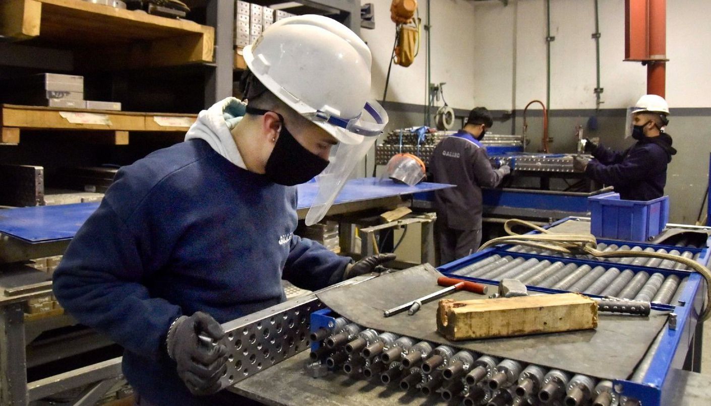 El Gobierno oficializó la prórroga hasta el 30 de junio de la prohibición de despidos y suspensiones