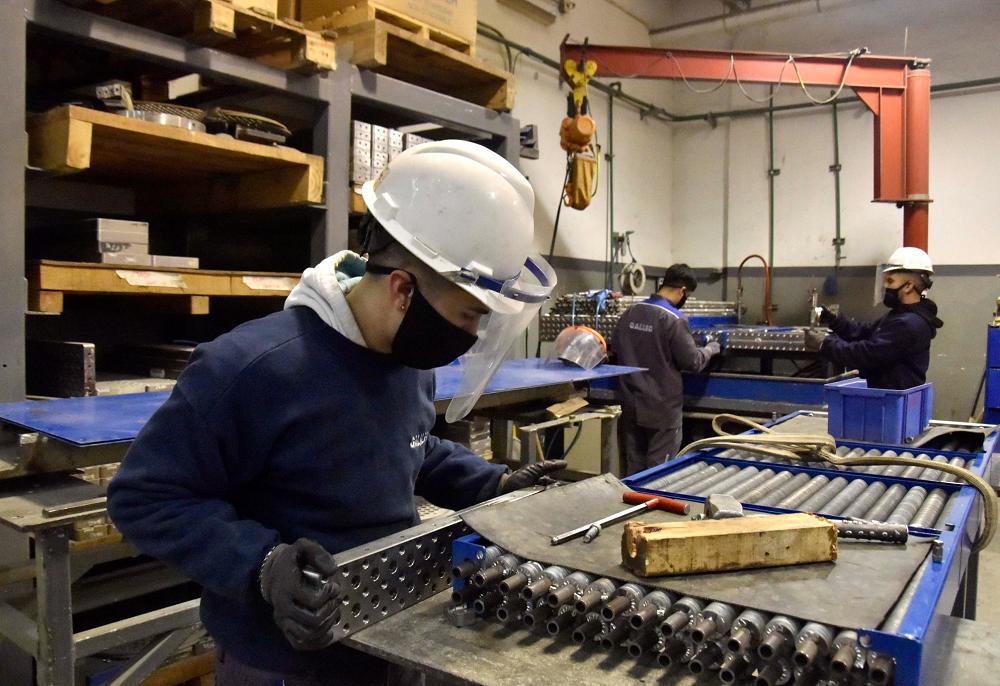 El uso de la capacidad instalada de la industria aumentó al 64,5% en marzo, informó el Indec