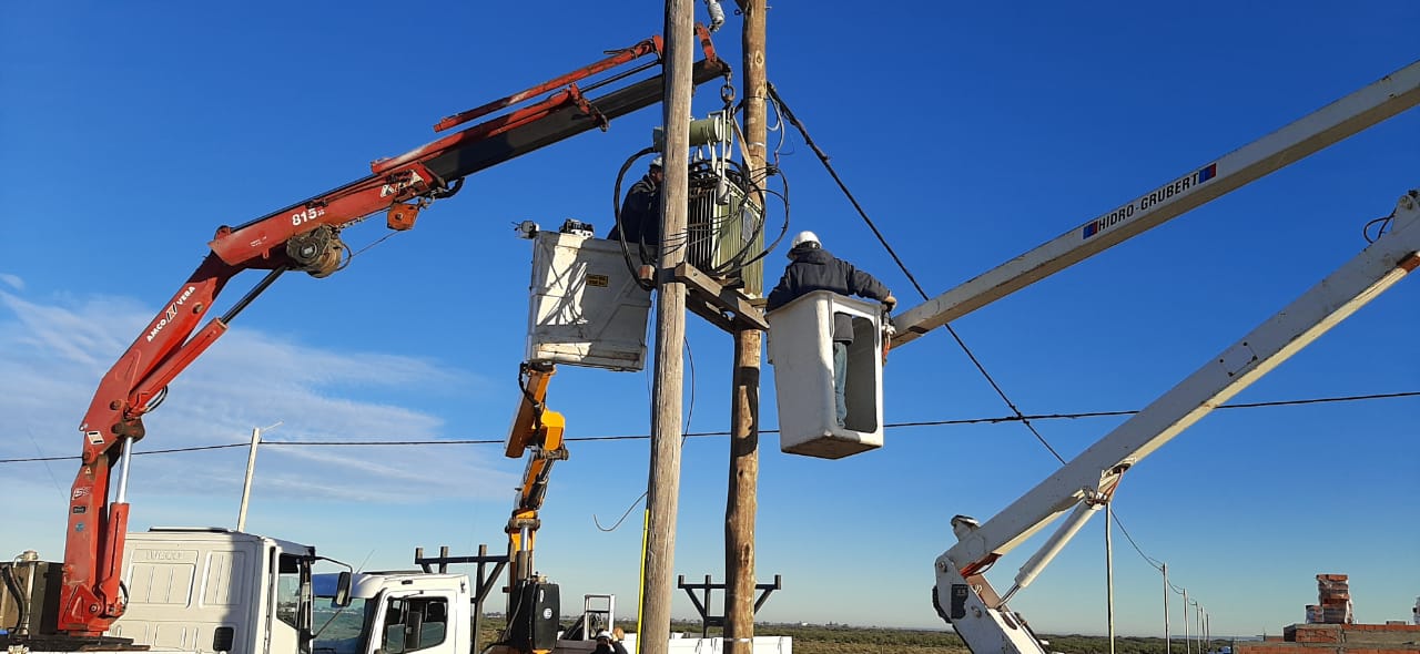 Rawson: Vecinos de loteos del B° 3 de Abril ya cuentan con energía eléctrica