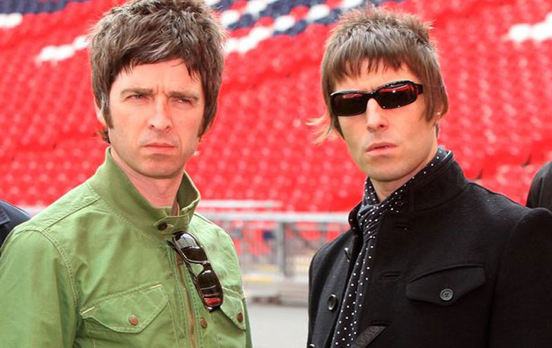 Los hermanos Gallagher se unen para producir un documental sobre un histórico show de Oasis