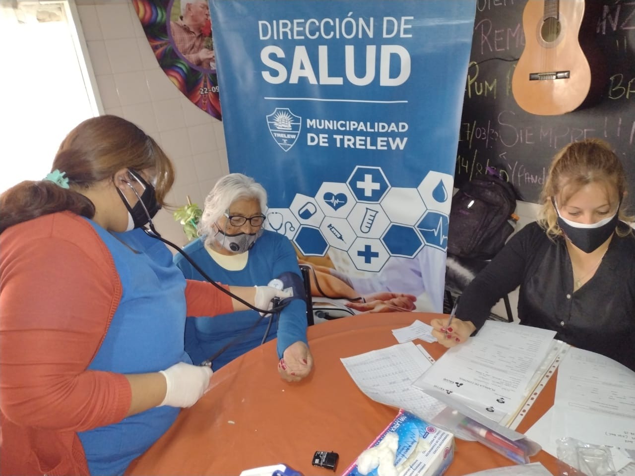 El Municipio de Trelew realiza controles de salud a los adultos mayores