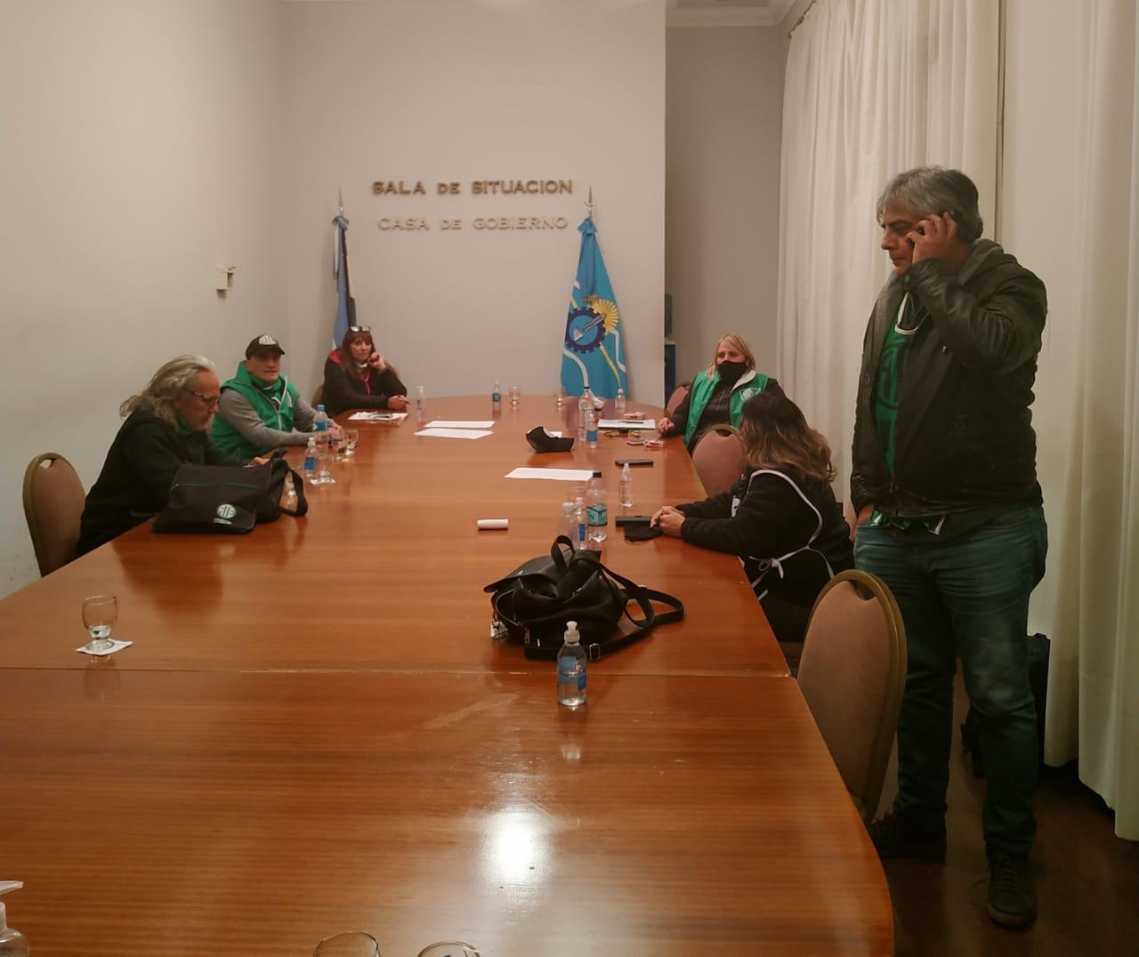 ATE sigue con la toma de Casa de Gobierno y a las 11 retoman las negociaciones con el Gobierno