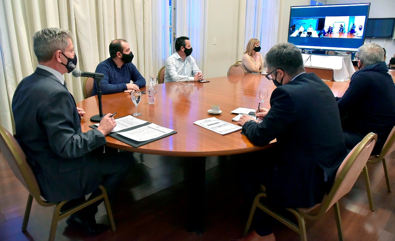 El Gobierno Provincial firmó con ENOHSA el convenio de financiación para la tercera etapa de la obra recuperación del sistema cloacal de Trelew