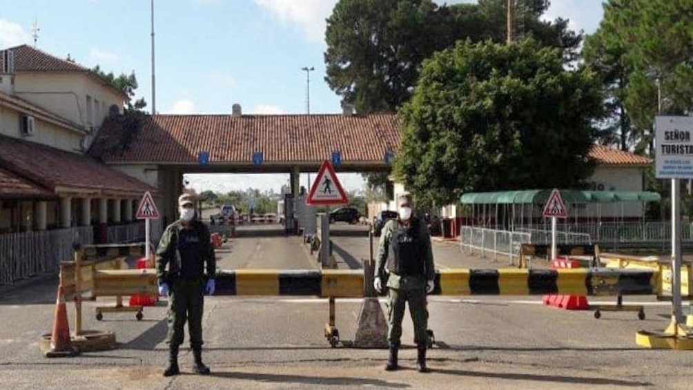 Nación extendió el cierre de fronteras hasta el 11 de junio y renovó por 30 días las residencias temporales en el extranjero